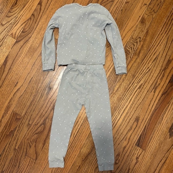 Unisex Rylee + Cru long sleeve pajamas, stars, gray and white. Size: 4-5T - Picture 2 of 5